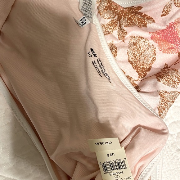 New w/ tags, AE high-rise bottoms, size small - Picture 3 of 3